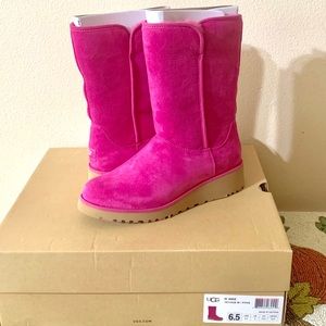 NIB UGG Amir Fuchsia Boots